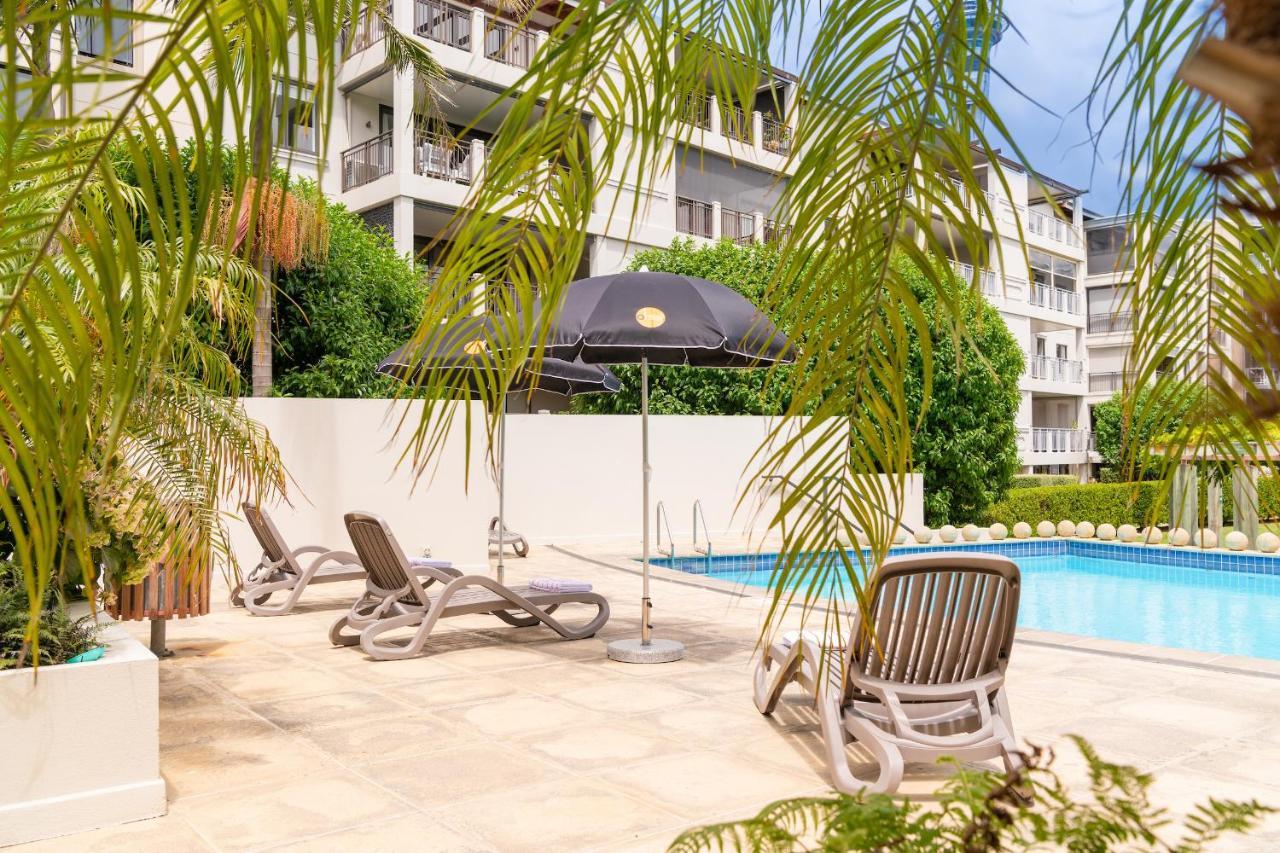 Hotel Ohtel Auckland Exterior foto Pool at the hotel