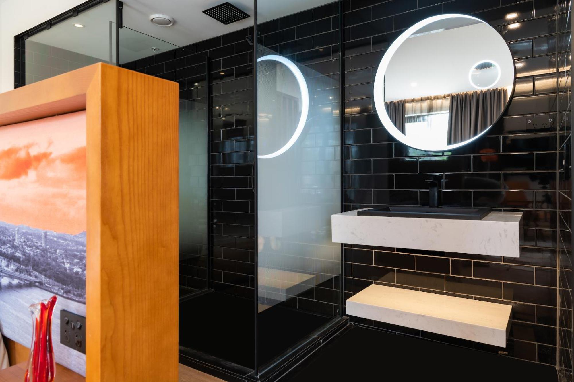 Hotel Ohtel Auckland Zimmer foto Bathroom