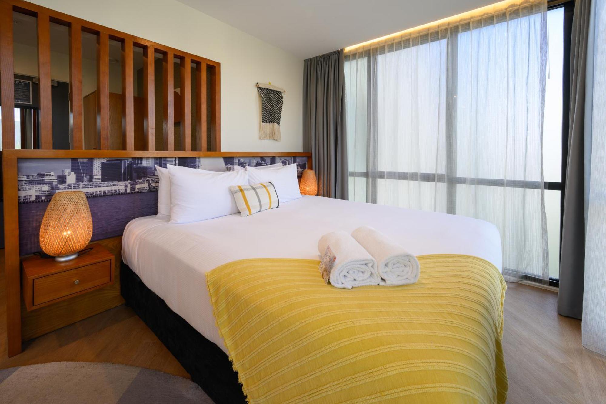 Hotel Ohtel Auckland Exterior foto A bedroom at the hotel