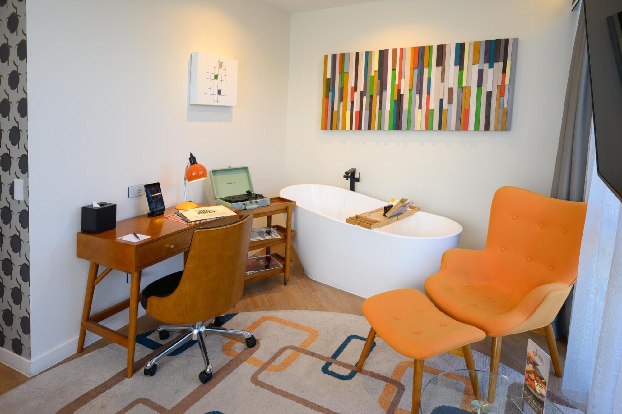 Hotel Ohtel Auckland Exterior foto A freestanding bathtub in a modern bathroom